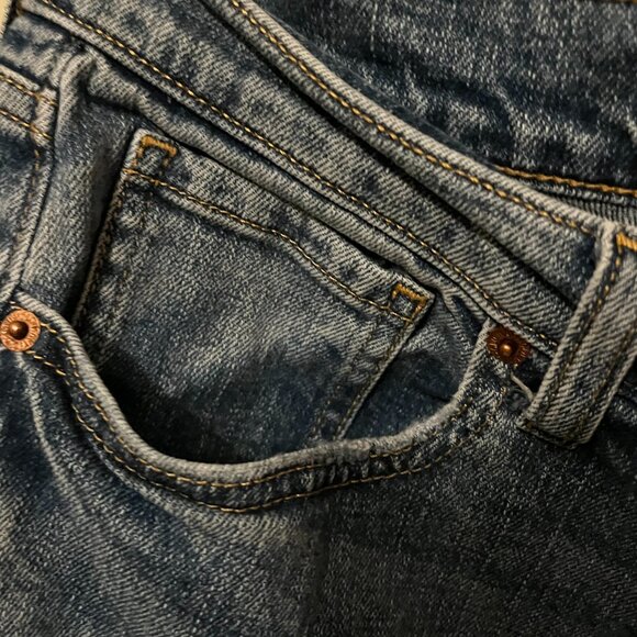 GENTLY USED} Old Navy Women's Mid-Rise Boysfriend Jeans, Stonewash, Size 14 - Picture 5 of 7